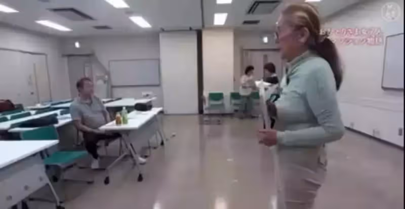 陪彼此到老,7位快80歲單身閨密買同棟房共住10年,揪團逛街做沙龍,彷彿回到年輕時光