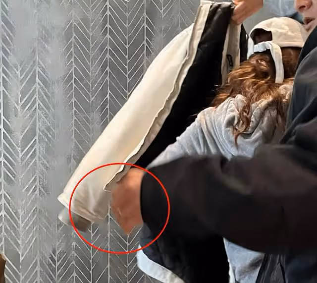 吳奇隆劉詩詩被偶遇!男方貼心為女方披外套,無名指婚戒太搶眼