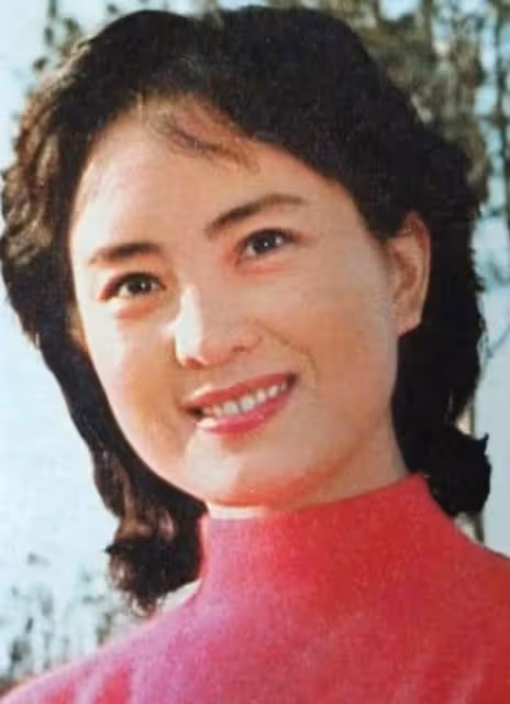 張金玲:從演員到畫家,曾是北影之花,甘當多年主婦,離婚後逆襲