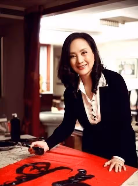 張金玲:從演員到畫家,曾是北影之花,甘當多年主婦,離婚後逆襲