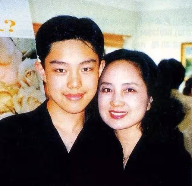 張金玲:從演員到畫家,曾是北影之花,甘當多年主婦,離婚後逆襲