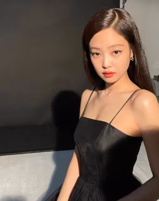 Jennie在YG的地位究竟有多高?公司前輩這個動作,證明她就是女王