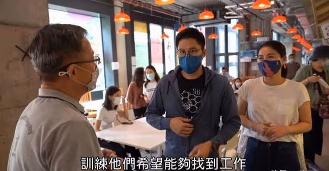 霍啟剛又來蹭媳婦贏好感,郭晶晶親和著裝術,為何梅根拷貝不成功。