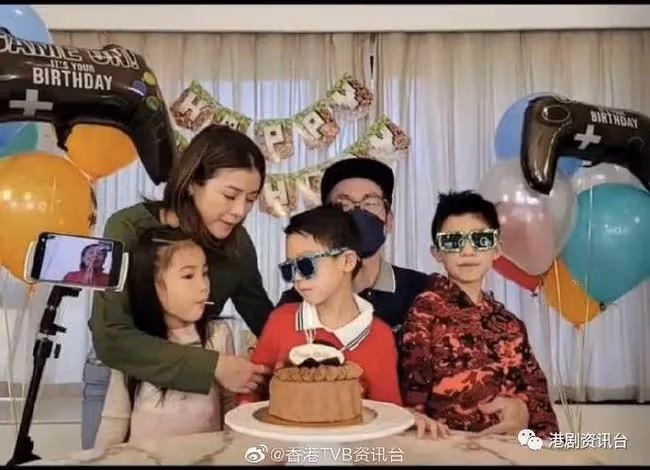 陳茵媺幫二仔舉辦生日會!陳豪為保護家人大合照都戴口罩