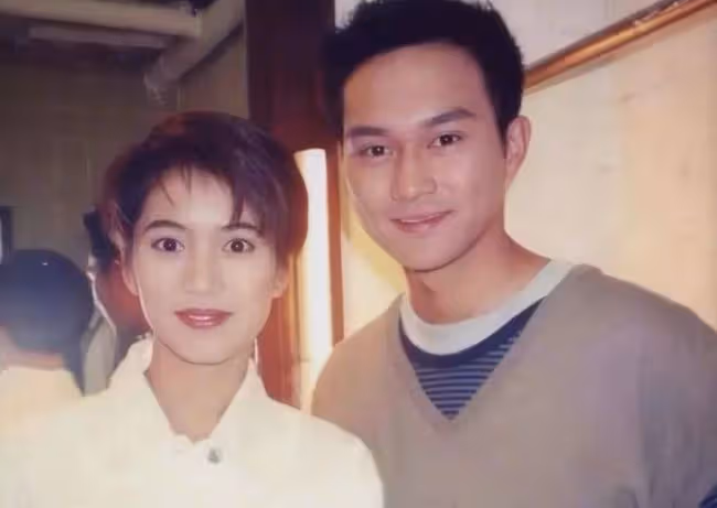 2001年，羅兆輝致電張智霖：我花100萬，包養你老婆袁詠儀2個月