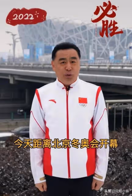 新聞聯播主持人張宏民罕見露面，和女性朋友甜蜜合照，難道脫單了