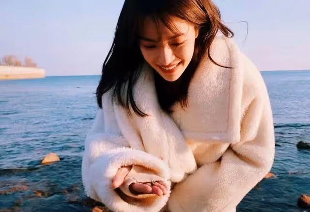 鍾楚曦和毛不易的關係是真的鐵,不洗頭都可以見面,這才是真朋友