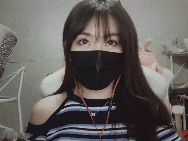 網紅可愛屁露臉翻車？與趙本山女兒球球撞臉，網友：下次可別露了