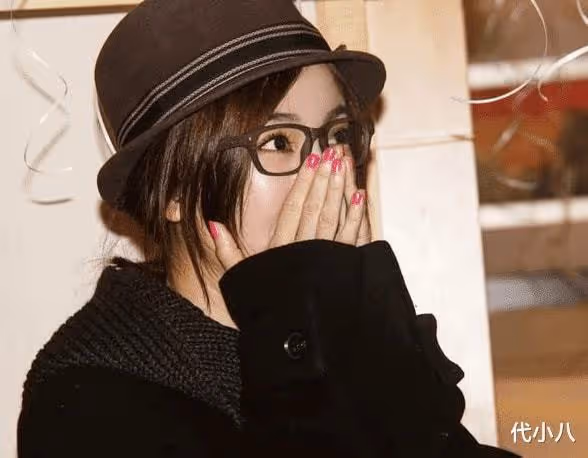 李佳航李晟被曝離婚,爆料者卻是閨蜜姜塵,揚言要為李晟辦婚禮。