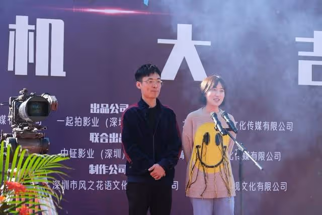捧不紅的開心麻花新人,非這二位莫屬了,演個小品緊張到一腦門汗