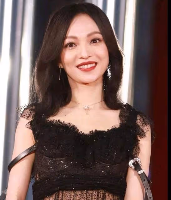 娛樂圈太虛偽!出行帶25個保鏢,交不起2000房租也要買萬元鞋