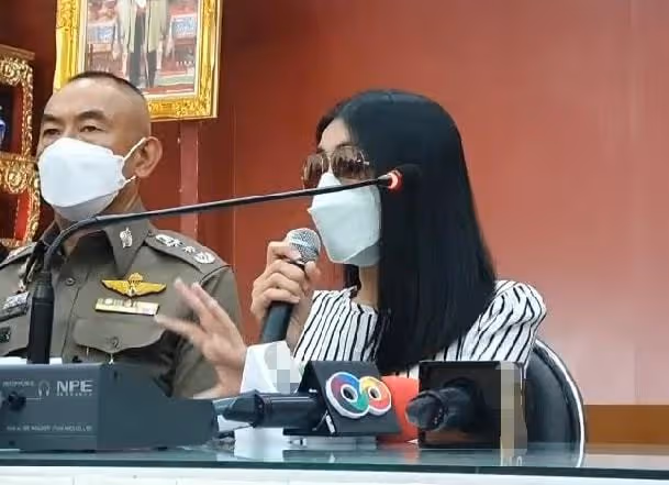泰女星生前最後畫面曝光!坐船邊愜意擺拍,經紀人曝更多墜河細節