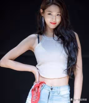 雪炫曬童年照自證是天然美女 減肥逆襲成傳說 粉絲希望其跨界演戲