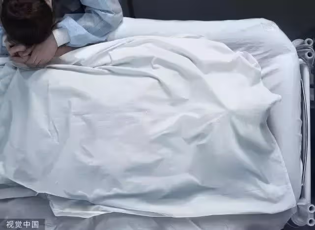 弟弟走了,老婆第一句話是,他欠我們的十萬塊錢怎麼辦?