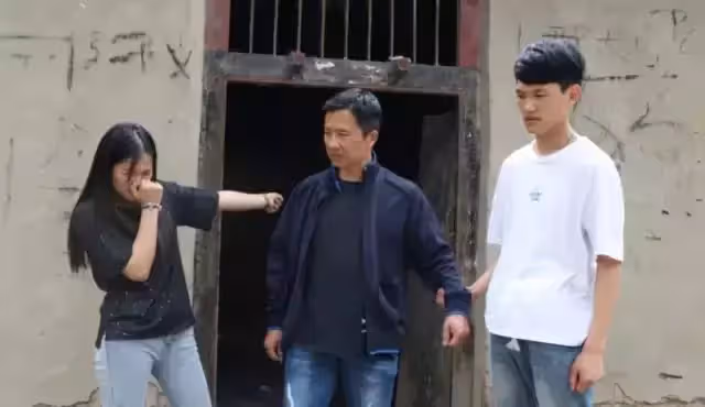 母親逝世老大老二太忙不來老三出喪葬費10萬,父親報銷350萬
