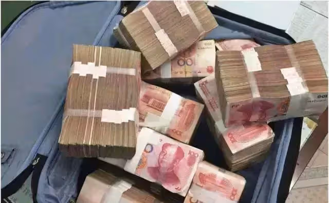 母親逝世老大老二太忙不來老三出喪葬費10萬,父親報銷350萬