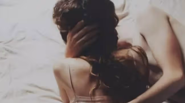 和我睡覺多年的男人竟是女兒身,難怪每次「歡愉」他都要求關燈