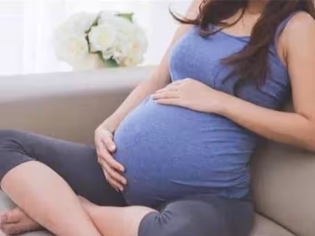 懷孕五個月做飯不合胃口,婆家人全指責,娘家媽趕來,婆婆低頭走