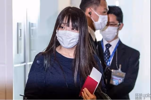 真子抵達紐約，面露笑容瞬間年輕10歲！蝸居小公寓，生活壓力爆棚