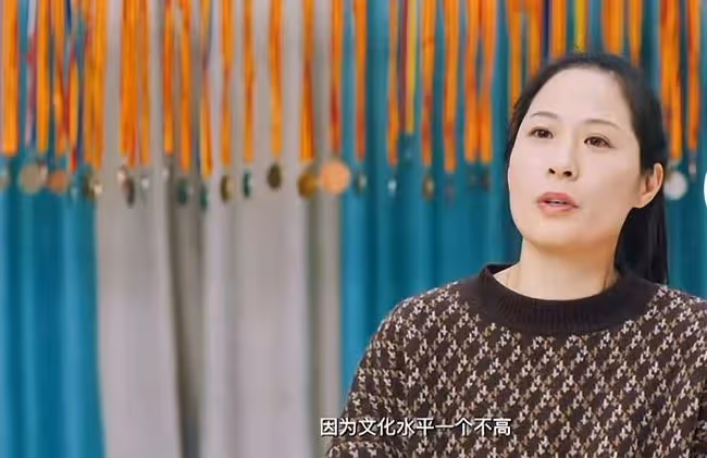世界冠軍轉行賣海鮮養家,兒子患病丈夫失業,曾欠債30萬家境艱難