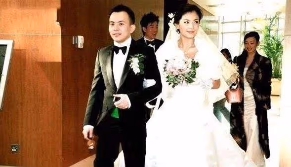 劉濤:救丈夫王珂於水火之中,從闊太到賢妻她到底經歷了什麼?