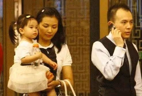 劉濤:救丈夫王珂於水火之中,從闊太到賢妻她到底經歷了什麼?