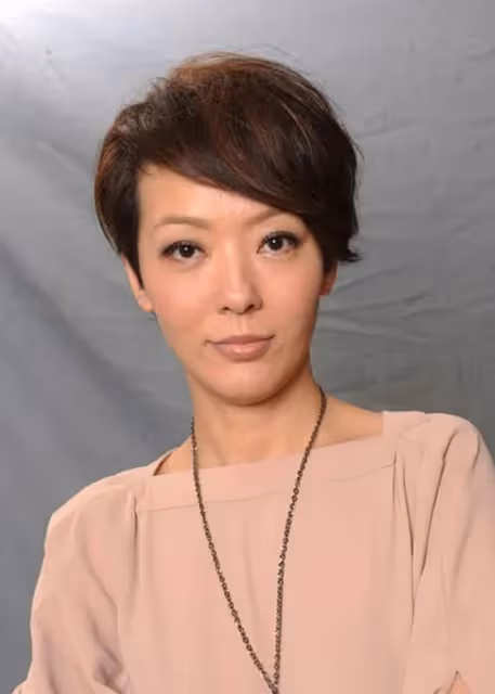 港姐郭少芸移居杭州一周年,贊生活太便捷,很多業務手機就能處理