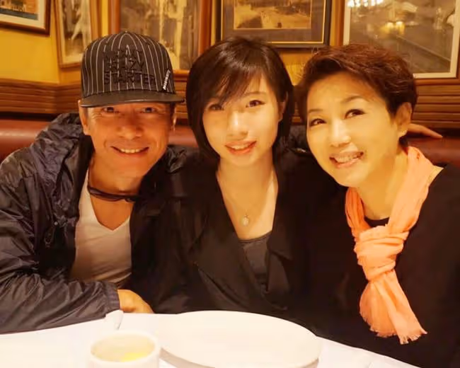 江華夫婦為女兒出道造勢,稱父母幫孩子沒問題,娛樂圈不光靠實力