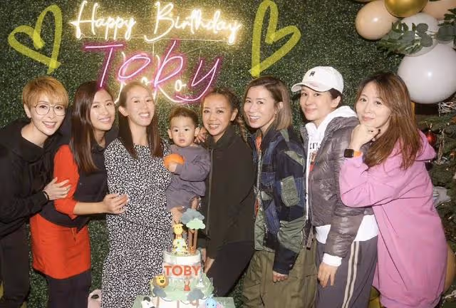 香港知名女星迎39歲生日!獲圈內眾閨蜜慶生,懷二胎8月臨盆在即
