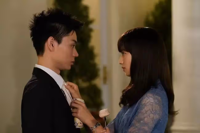 28歲的菅田將暉和25歲的小松菜奈，在官方網站上發表了閃電結婚
