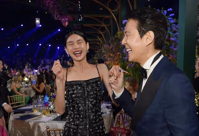封視帝後遇外媒無禮的問題，李政宰尷尬鄭好娟打臉