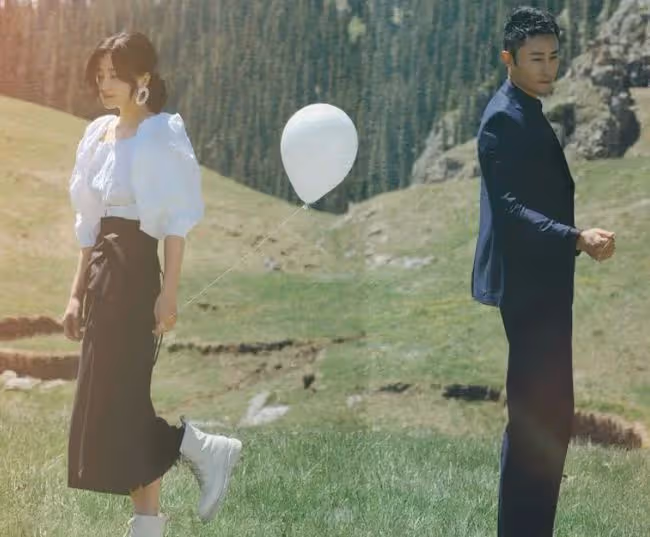 28歲的菅田將暉和25歲的小松菜奈，在官方網站上發表了閃電結婚