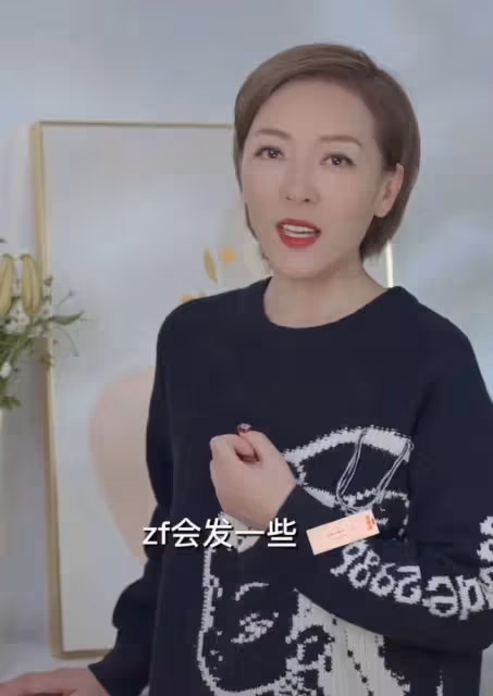 53歲港星定居杭州一周年!獲政府發消費券辦年貨,大讚內地太溫暖