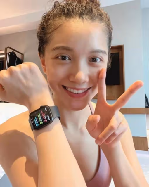 終於回歸!香港人氣女神因疫情滯留馬國兩個月,但開心與家人團聚