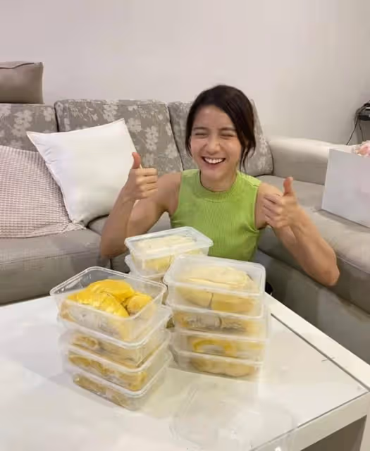 終於回歸!香港人氣女神因疫情滯留馬國兩個月,但開心與家人團聚