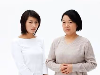 剖腹生孩子,婆婆嫌吵讓老公睡客房,讓老公帶上孩子,他蒙住