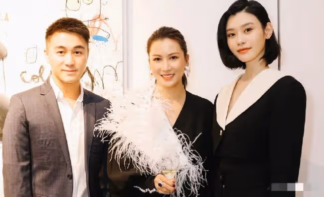 奚夢瑤何猷君罕同框,女方短髮利落貴氣十足,2人結婚2年兒女雙全