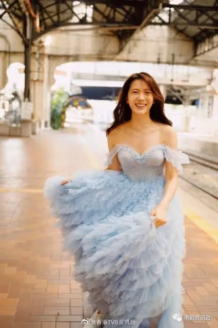 滯留馬國兩個月終回港！最美亞軍華姐為親姐做伴娘