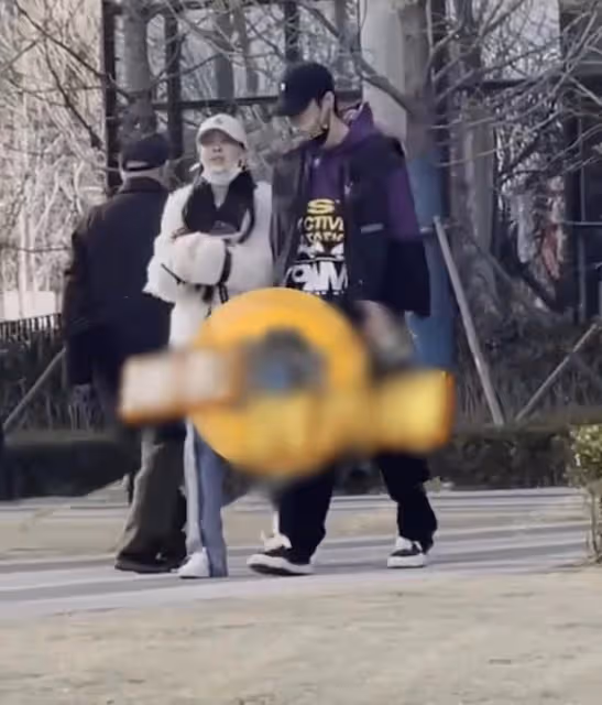 又一男星被曝戀愛!與神秘美女牽手難捨難分,甜蜜相擁一起回家
