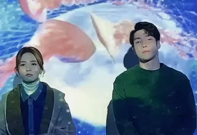 又一男星被曝戀愛!與神秘美女牽手難捨難分,甜蜜相擁一起回家