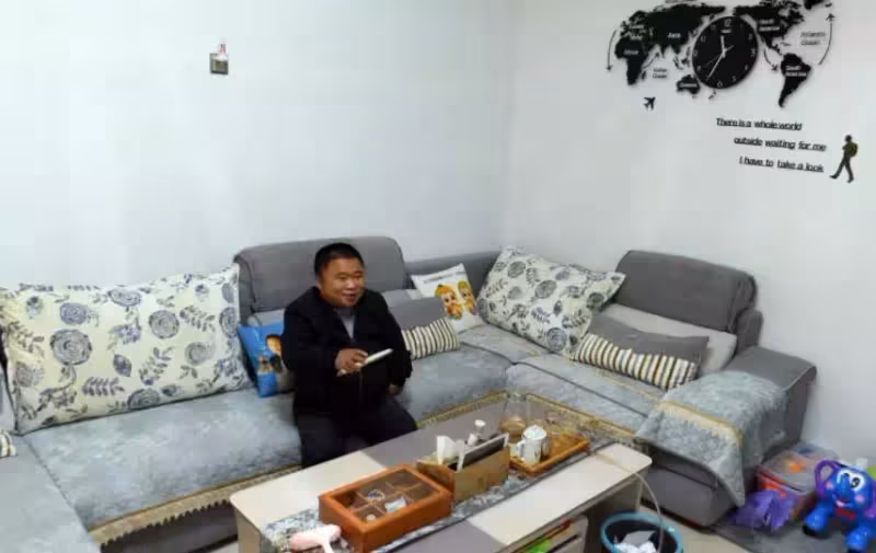 父母早逝,身高只有1米2的他,靠養鴨撫養2個弟弟:靠一己之力改寫人生