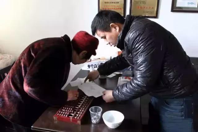 「誠信奶奶」52歲創業,80歲欠下8000萬,90歲高齡還在堅持還債:做人要一諾千金