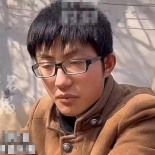 男孩裸辭棄前途,打零工扛家計,甘願「搭上整個青春」照顧重病父母,淚言:我是他們唯一的靠山!