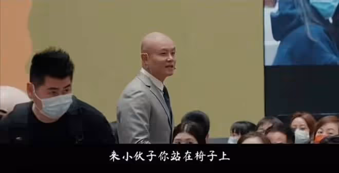 樂嘉講課當眾嚇哭小孩做示範，連環逼問表情嚴肅，網友卻好評不斷