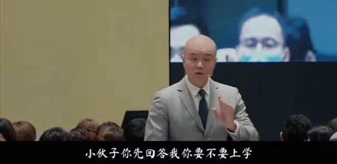 樂嘉講課當眾嚇哭小孩做示範，連環逼問表情嚴肅，網友卻好評不斷