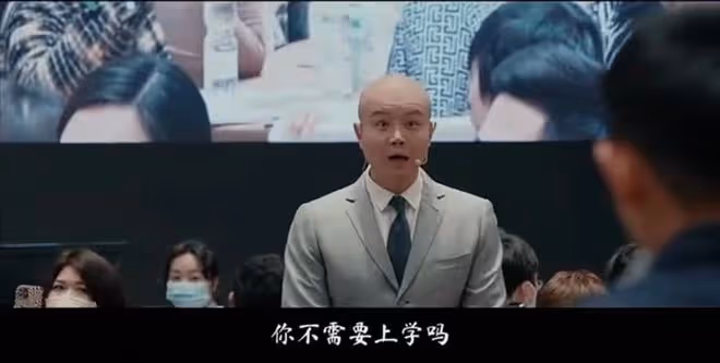 樂嘉講課當眾嚇哭小孩做示範，連環逼問表情嚴肅，網友卻好評不斷