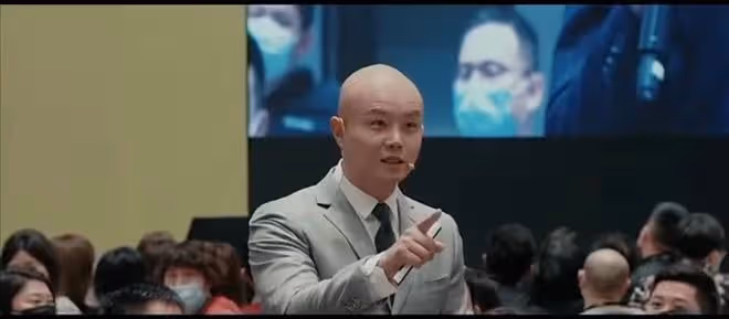樂嘉講課當眾嚇哭小孩做示範，連環逼問表情嚴肅，網友卻好評不斷