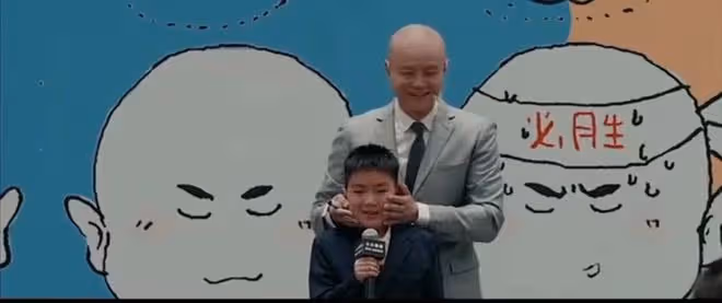 樂嘉講課當眾嚇哭小孩做示範,連環逼問表情嚴肅,網友卻好評不斷