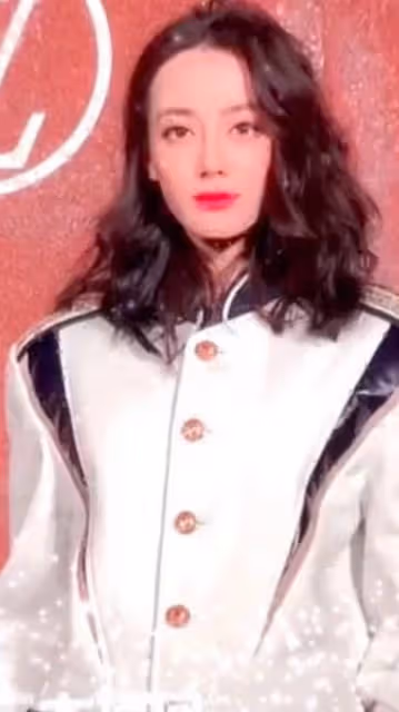 當迪麗熱巴遇上劉亦菲，同樣是撞衫，這才叫神仙打架般的驚艷！