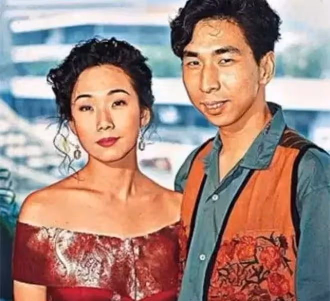 李麗珍前夫罕露面,與女友人貼臉合影顯親密,曾與天后林憶蓮相戀